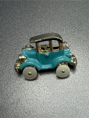Vintage Model T car Brooch  MOP wheels #cz100